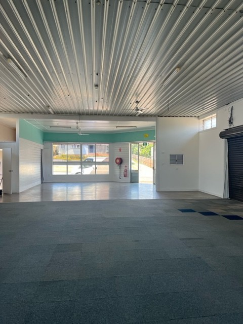 HIGH-EXPOSURE CORNER PREMISES 500SQM | FLOOD-FREE | FLEXIBLE USE