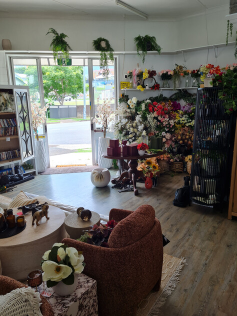 HIGH-EXPOSURE CORNER PREMISES 500SQM | FLOOD-FREE | FLEXIBLE USE