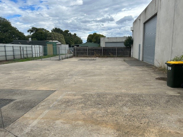 Commercial Building For Lease