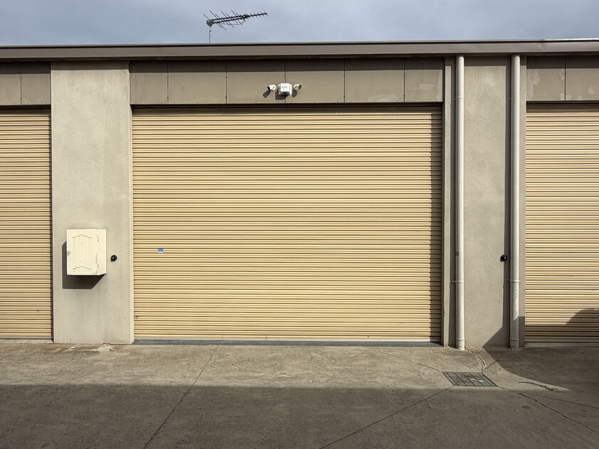 MINI WAREHOUSE GATED