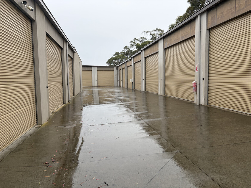 MINI WAREHOUSE GATED