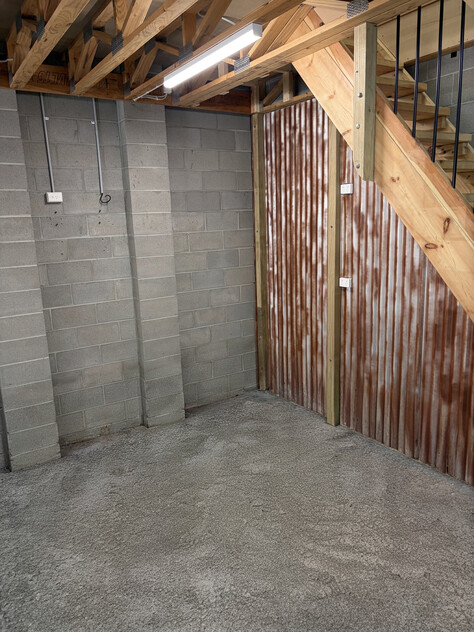 MINI WAREHOUSE GATED
