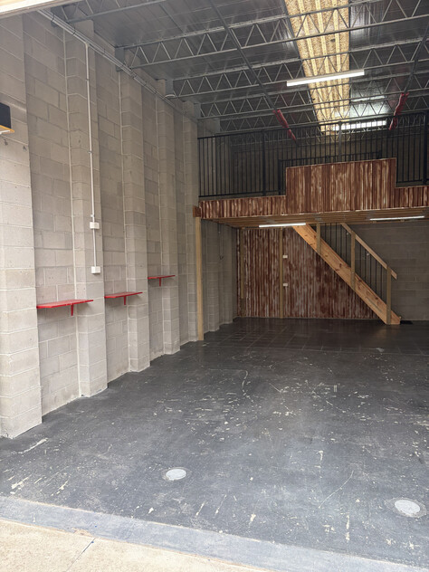 MINI WAREHOUSE GATED
