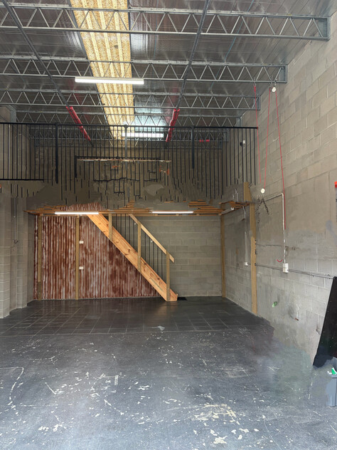 MINI WAREHOUSE GATED