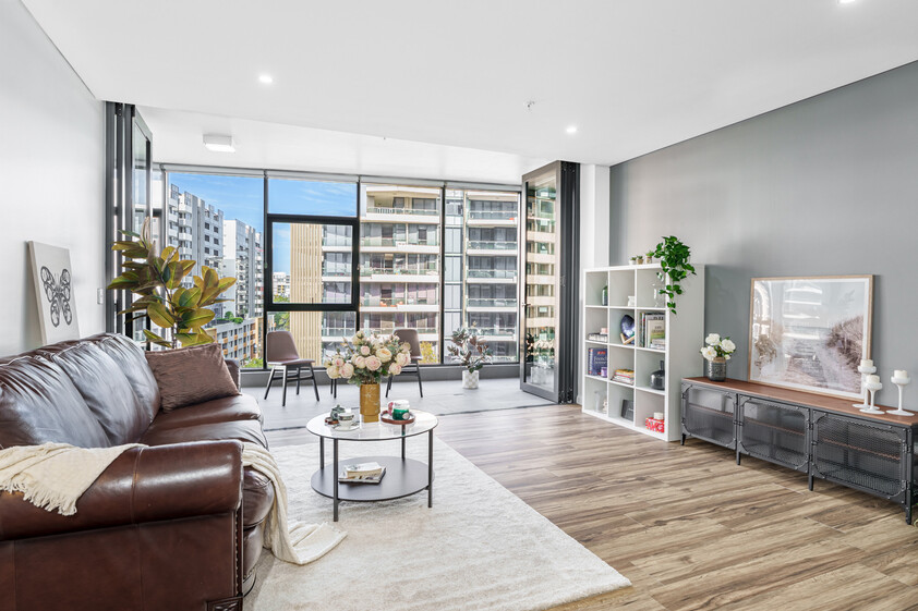 3-Bedroom Apartment with Resort Facilities & 2 Car Spaces