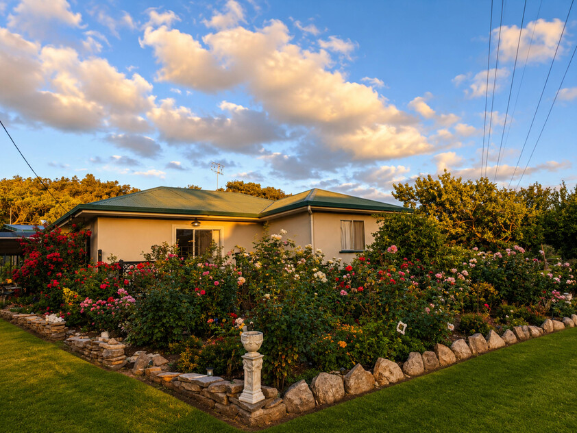 A Rare 60.51ha Nature Refuge with Iconic Granite Formation & Lifestyle Potential