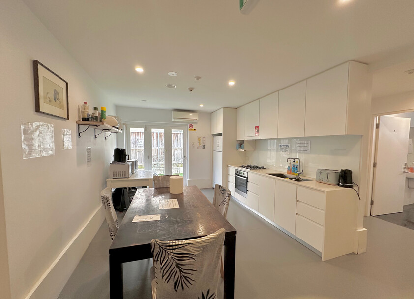 Private Room Walk to North Sydney Station and Greenwood Plaza in 8 Min