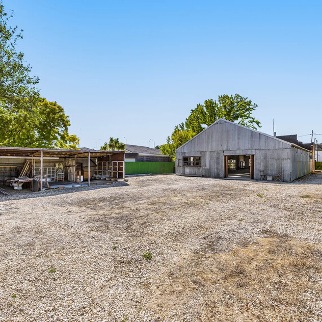 Iconic Commercial Freehold | Live/Work & Residential Potential (STCA) | Central Beaufort
