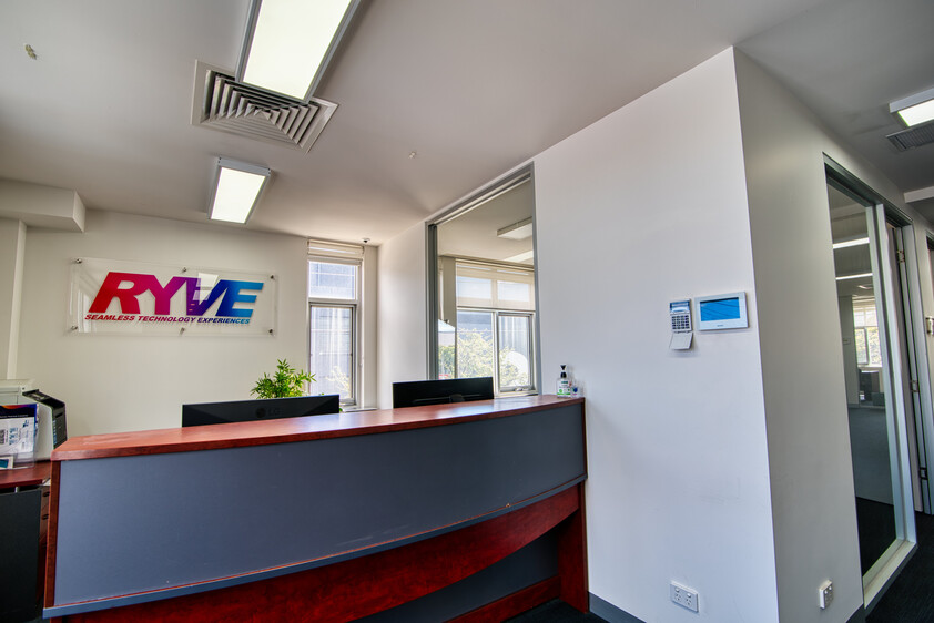 FOR LEASE | Premium Office / Warehouse Facility with 12 Car Spaces & Close to Everything