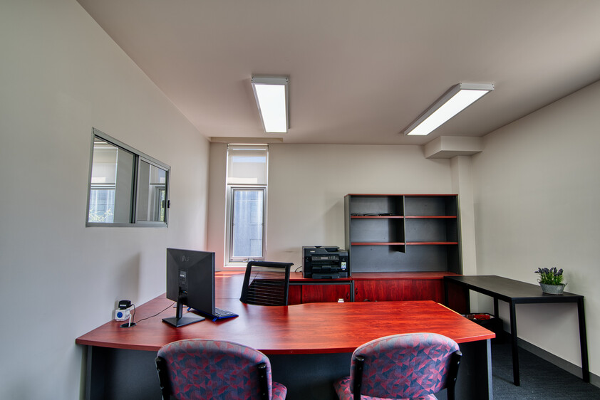 FOR LEASE | Premium Office / Warehouse Facility with 12 Car Spaces & Close to Everything