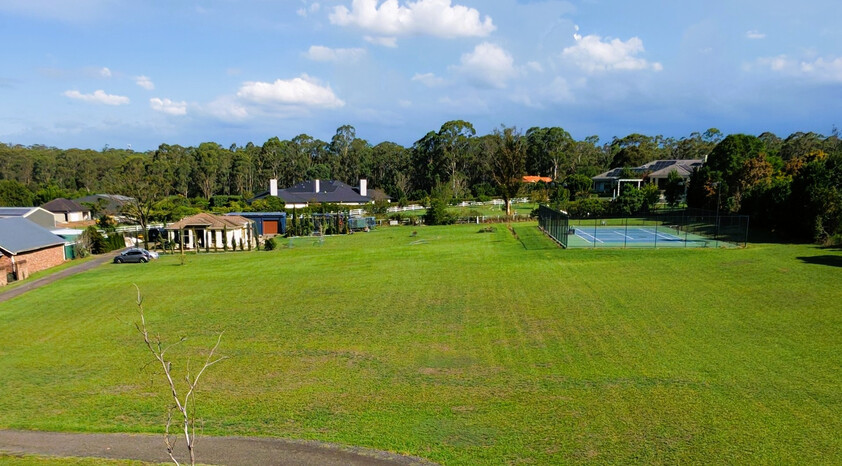 A Grand 1-Hectare Estate: The Pinnacle of Semi-Rural Luxury