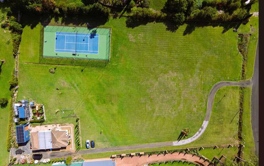 A Grand 1-Hectare Estate: The Pinnacle of Semi-Rural Luxury