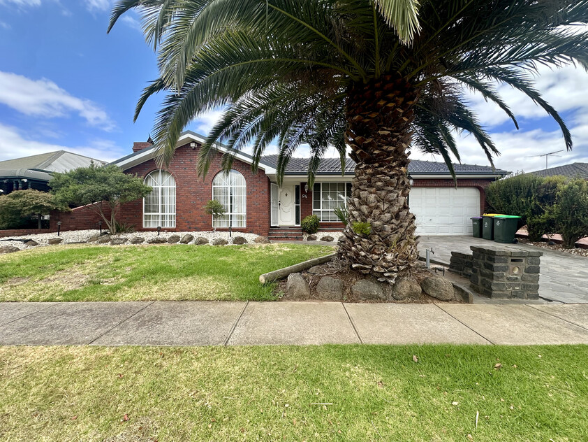 Spacious Family Living in a Prime Seabrook Location