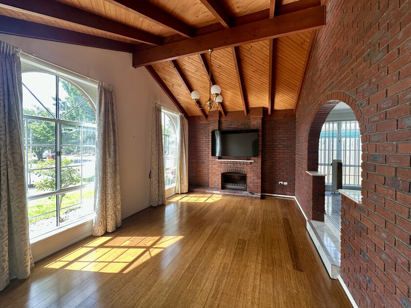 Spacious Family Living in a Prime Seabrook Location