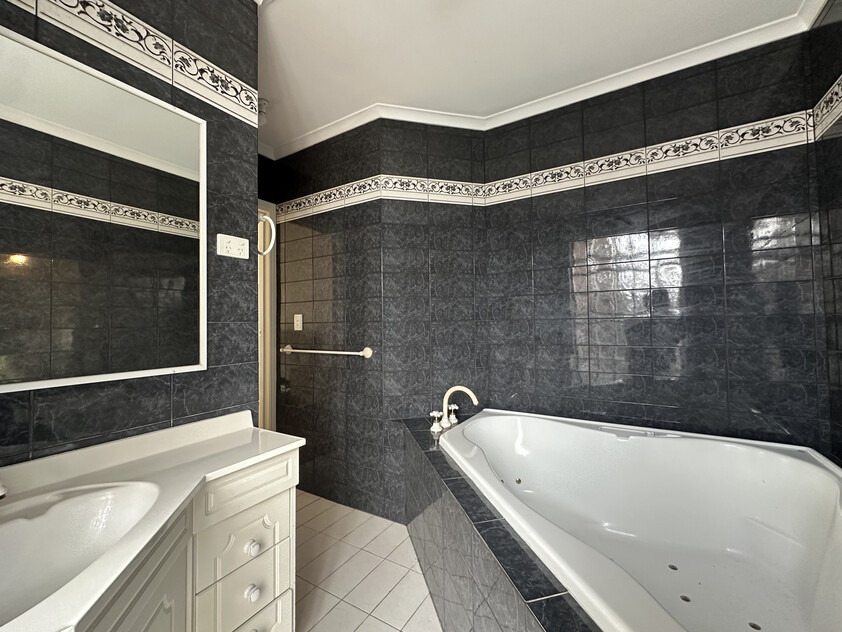 Spacious Family Living in a Prime Seabrook Location