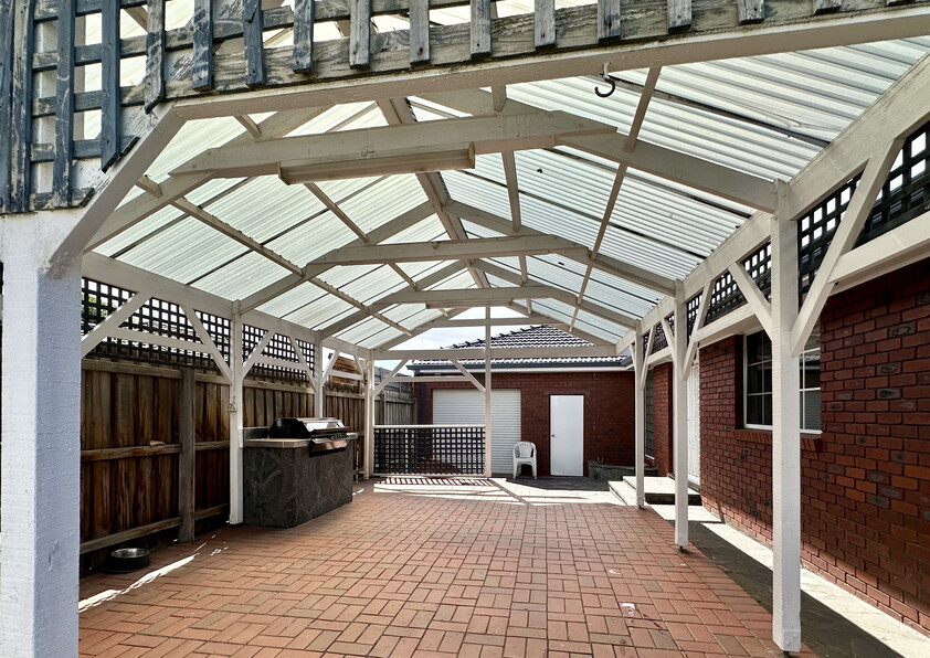 Spacious Family Living in a Prime Seabrook Location