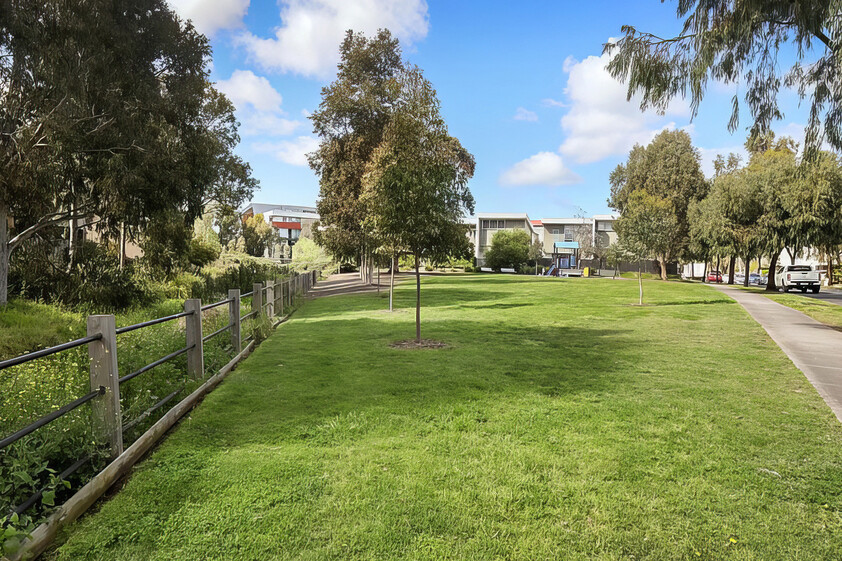 Renovated Single-Level Villa with Courtyard Gate to the Park and Playground