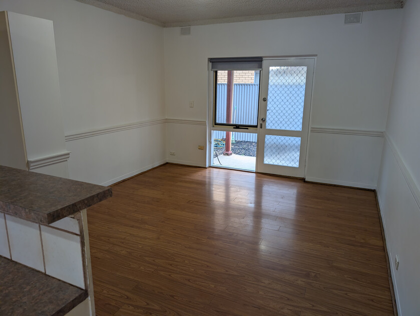 Rare Ground-Floor Unit with Huge Private Garden Opposite Arndale Shopping Centre!