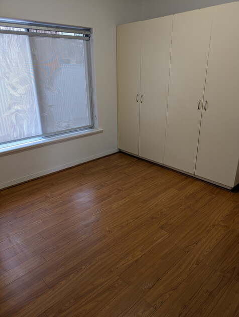 Rare Ground-Floor Unit with Huge Private Garden Opposite Arndale Shopping Centre!
