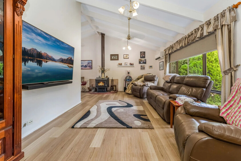 Spacious Family Acreage Retreat with Pool, Shed & Solar on 8.5 Acres