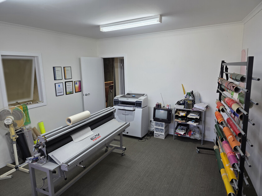 Turnkey Screen Printing & Signage Production Facility