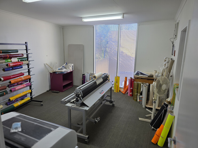 Turnkey Screen Printing & Signage Production Facility