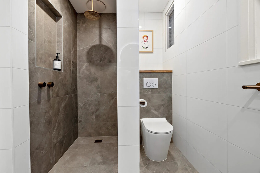Exquisite Art Deco Apartment in Prime St Kilda Road Precinct