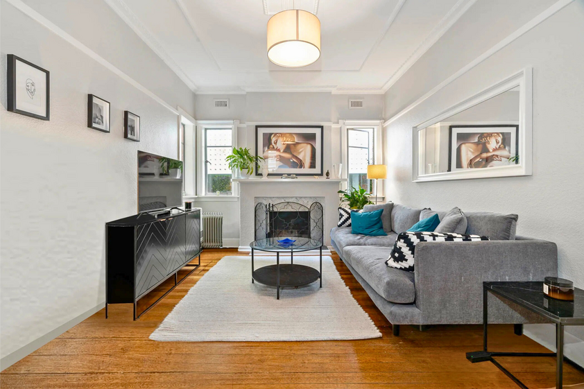 Exquisite Art Deco Apartment in Prime St Kilda Road Precinct
