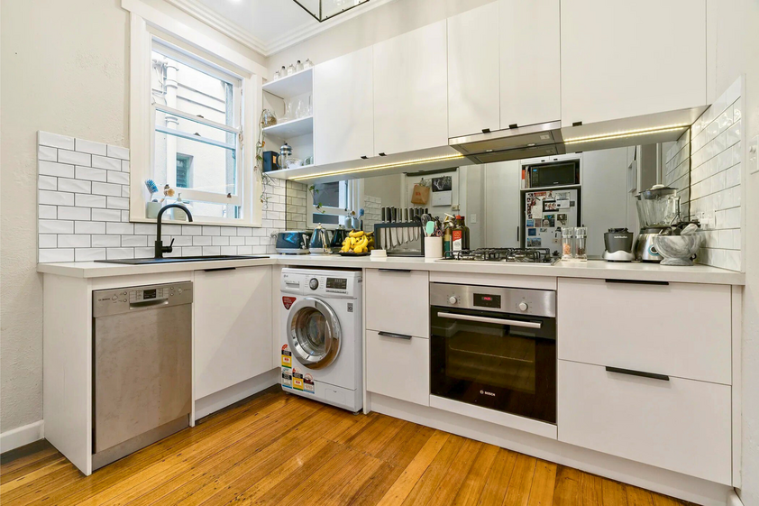 Exquisite Art Deco Apartment in Prime St Kilda Road Precinct