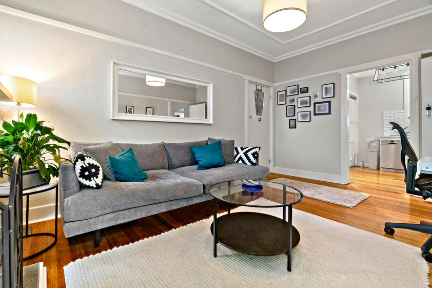 Exquisite Art Deco Apartment in Prime St Kilda Road Precinct
