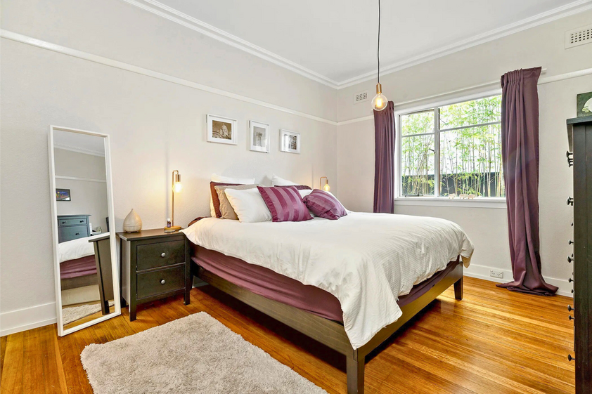 Exquisite Art Deco Apartment in Prime St Kilda Road Precinct