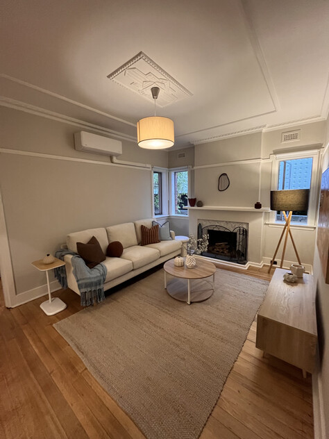 Exquisite Art Deco Apartment in Prime St Kilda Road Precinct