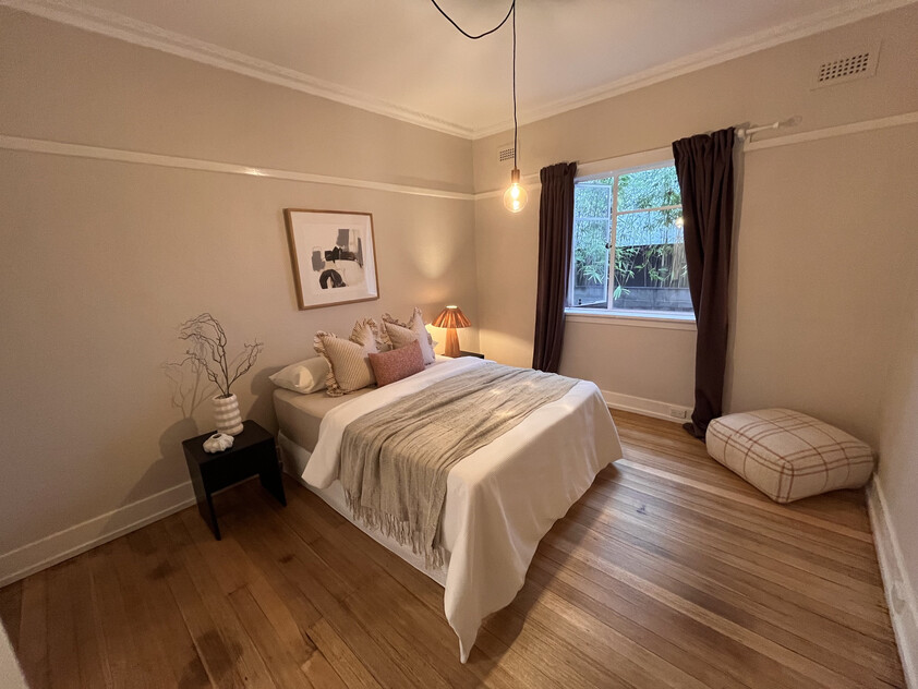 Exquisite Art Deco Apartment in Prime St Kilda Road Precinct