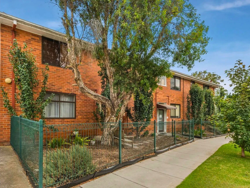 Spacious Renovated Apartment in Prime Lifestyle Location