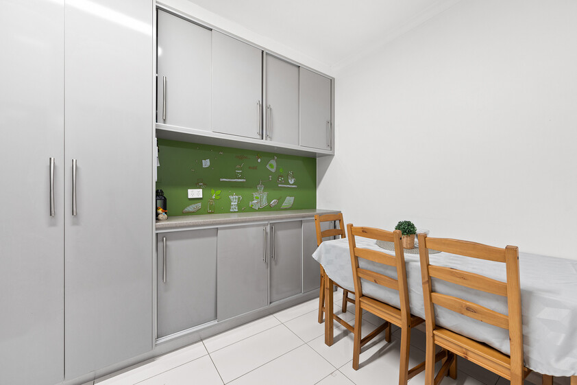 Spacious Renovated Apartment in Prime Lifestyle Location
