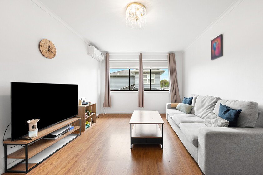 Spacious Renovated Apartment in Prime Lifestyle Location