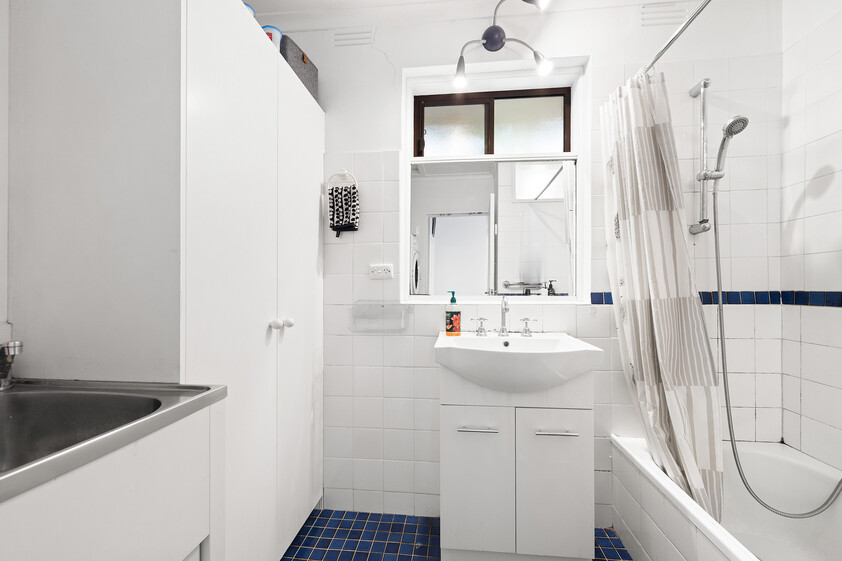 Spacious Renovated Apartment in Prime Lifestyle Location