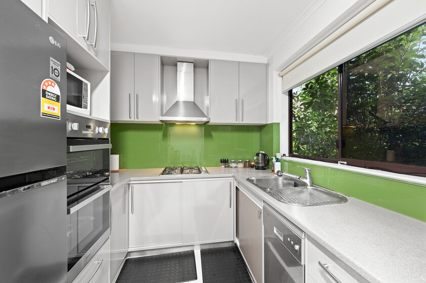 Spacious Renovated Apartment in Prime Lifestyle Location