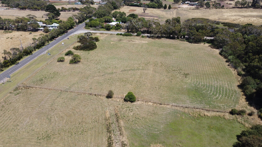 FOR LEASE LARGE SCALE INDUSTRIAL WAREHOUSE