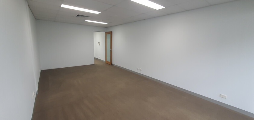 COMMERCIAL OFFICE SPACE FOR LEASE - IDEAL FOR SMALL BUSINESS - FLEXIBLE LEASE TERMS