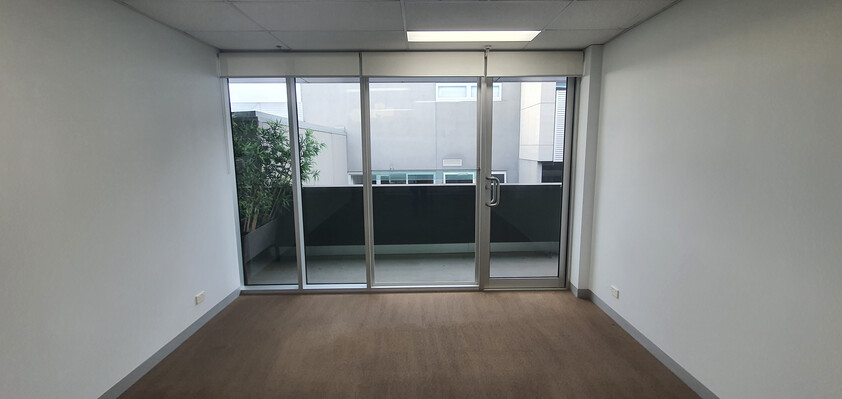 COMMERCIAL OFFICE SPACE FOR LEASE - IDEAL FOR SMALL BUSINESS - FLEXIBLE LEASE TERMS
