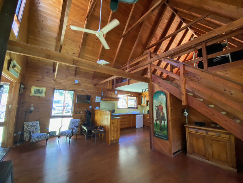 Beautiful Cedar home on tranquil acreage an hour from Wahroonga