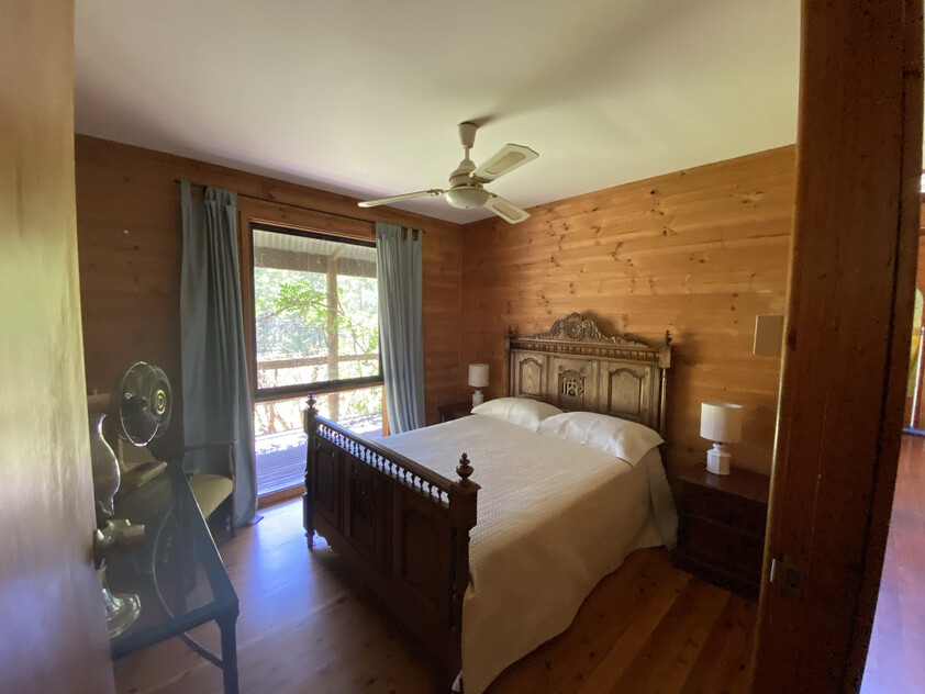 Beautiful Cedar home on tranquil acreage an hour from Wahroonga