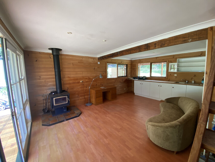 Beautiful Cedar home on tranquil acreage an hour from Wahroonga