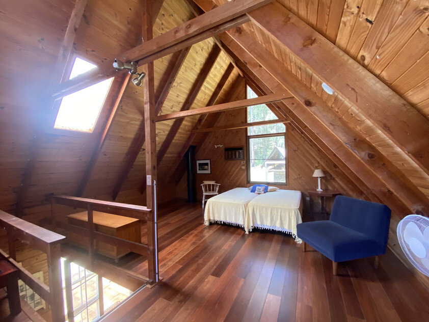 Beautiful Cedar home on tranquil acreage an hour from Wahroonga