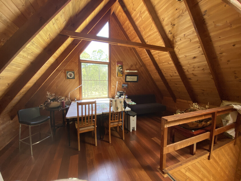 Beautiful Cedar home on tranquil acreage an hour from Wahroonga