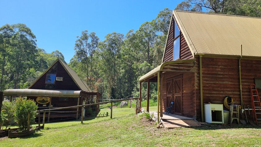 Beautiful Cedar home on tranquil acreage an hour from Wahroonga