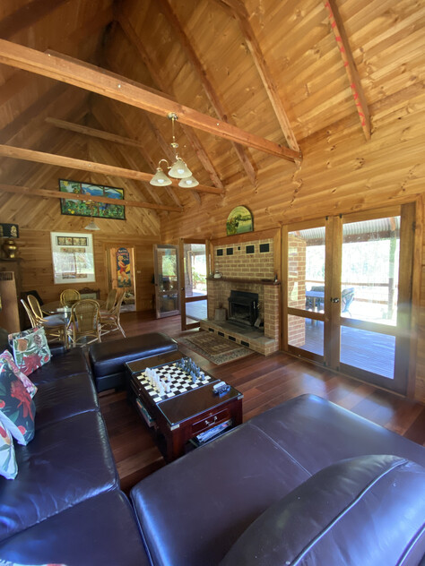 Beautiful Cedar home on tranquil acreage an hour from Wahroonga