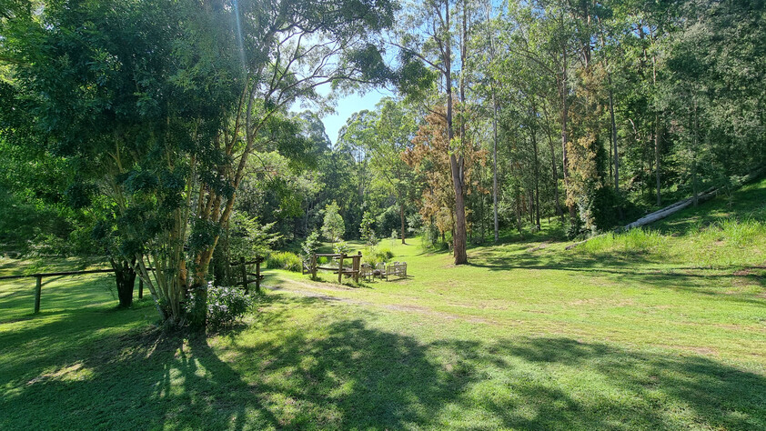 Beautiful Cedar home on tranquil acreage an hour from Wahroonga