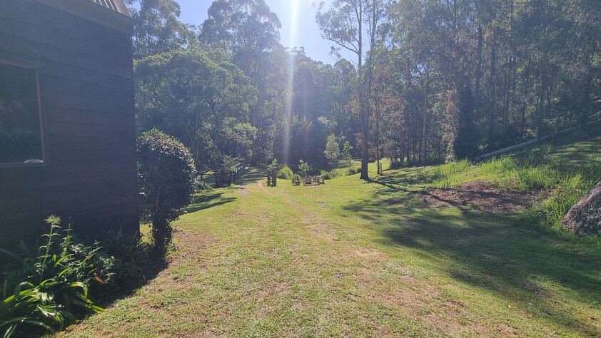 Beautiful Cedar home on tranquil acreage an hour from Wahroonga